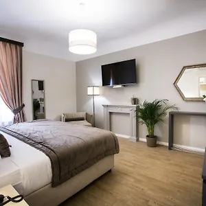 2* Alojamento de Acomodação e Pequeno-almoço Chic & Town Luxury