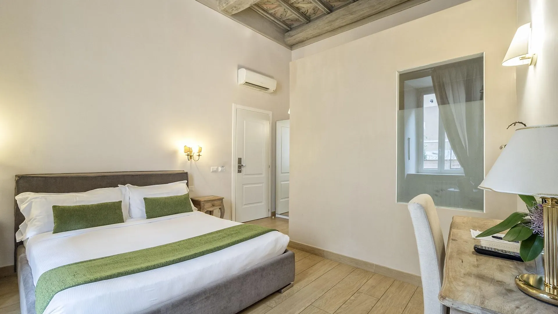 Little Queen Suite Rome