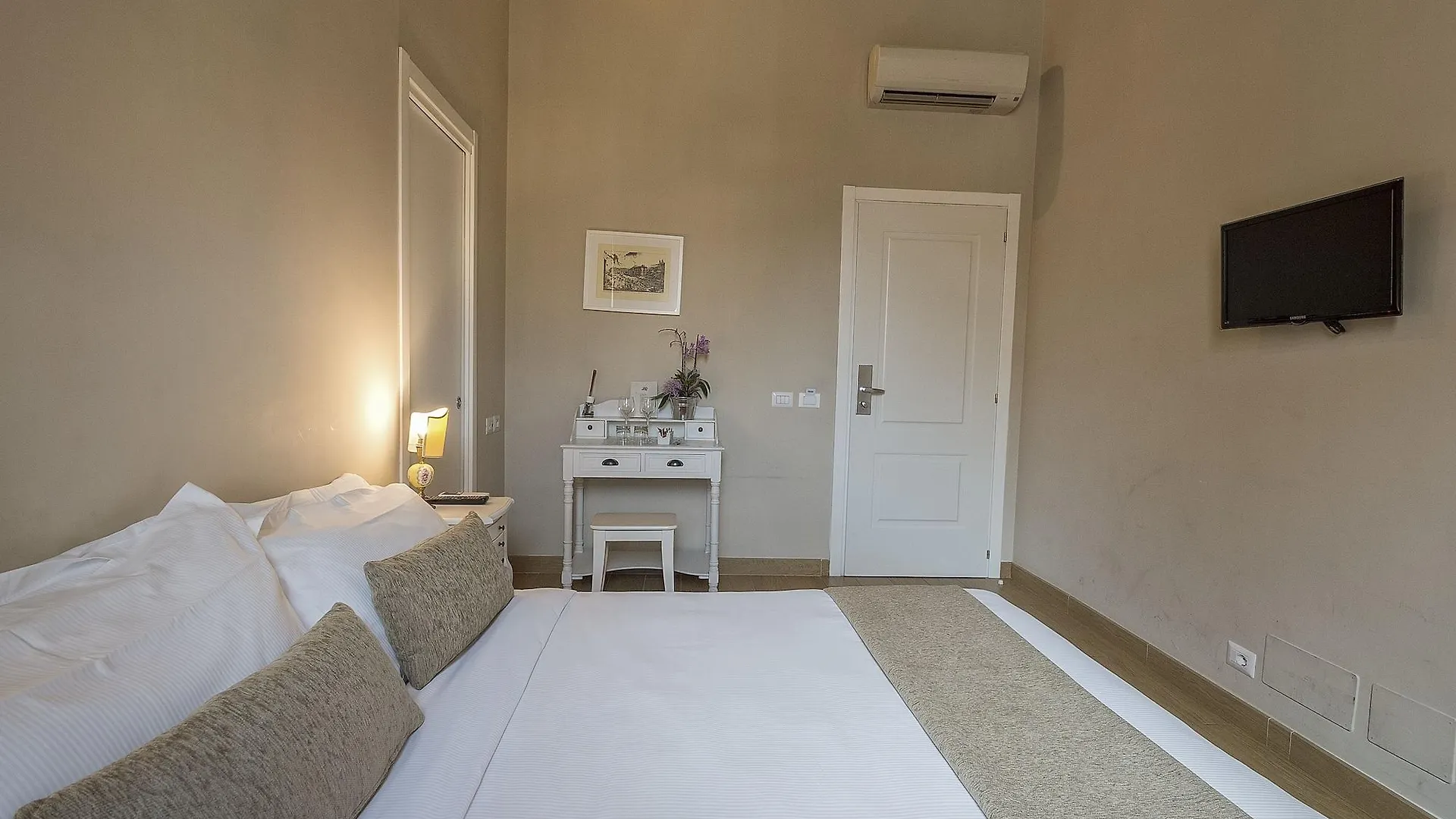 Little Queen Suite Rome 3*,