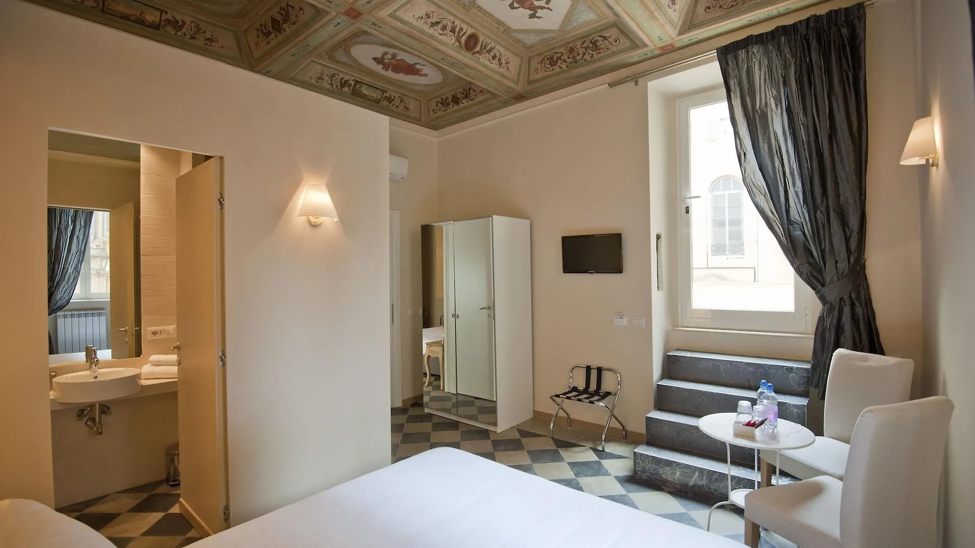 Little Queen Suite Rome Italy