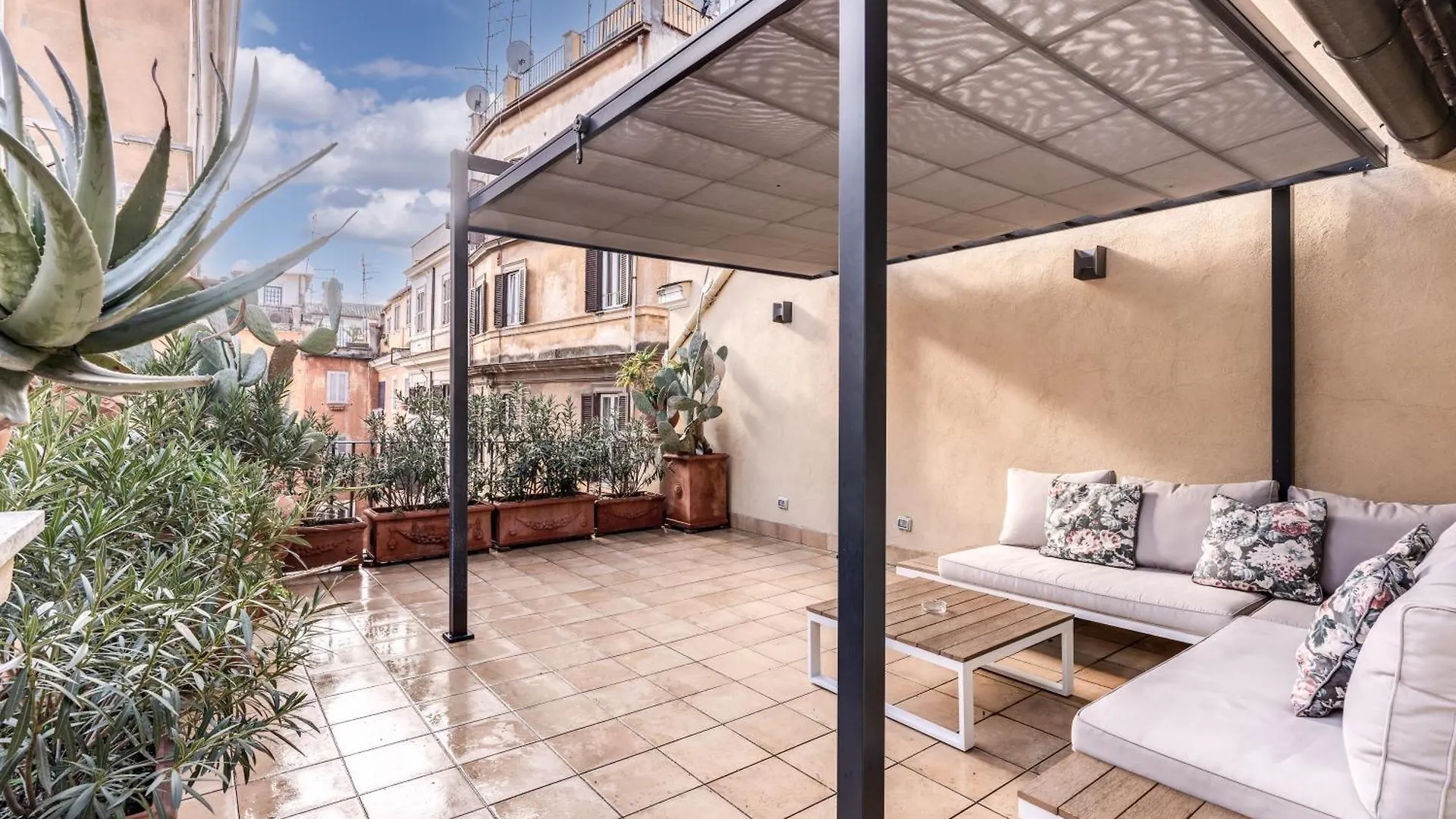 Little Queen Suite Rome 3*,