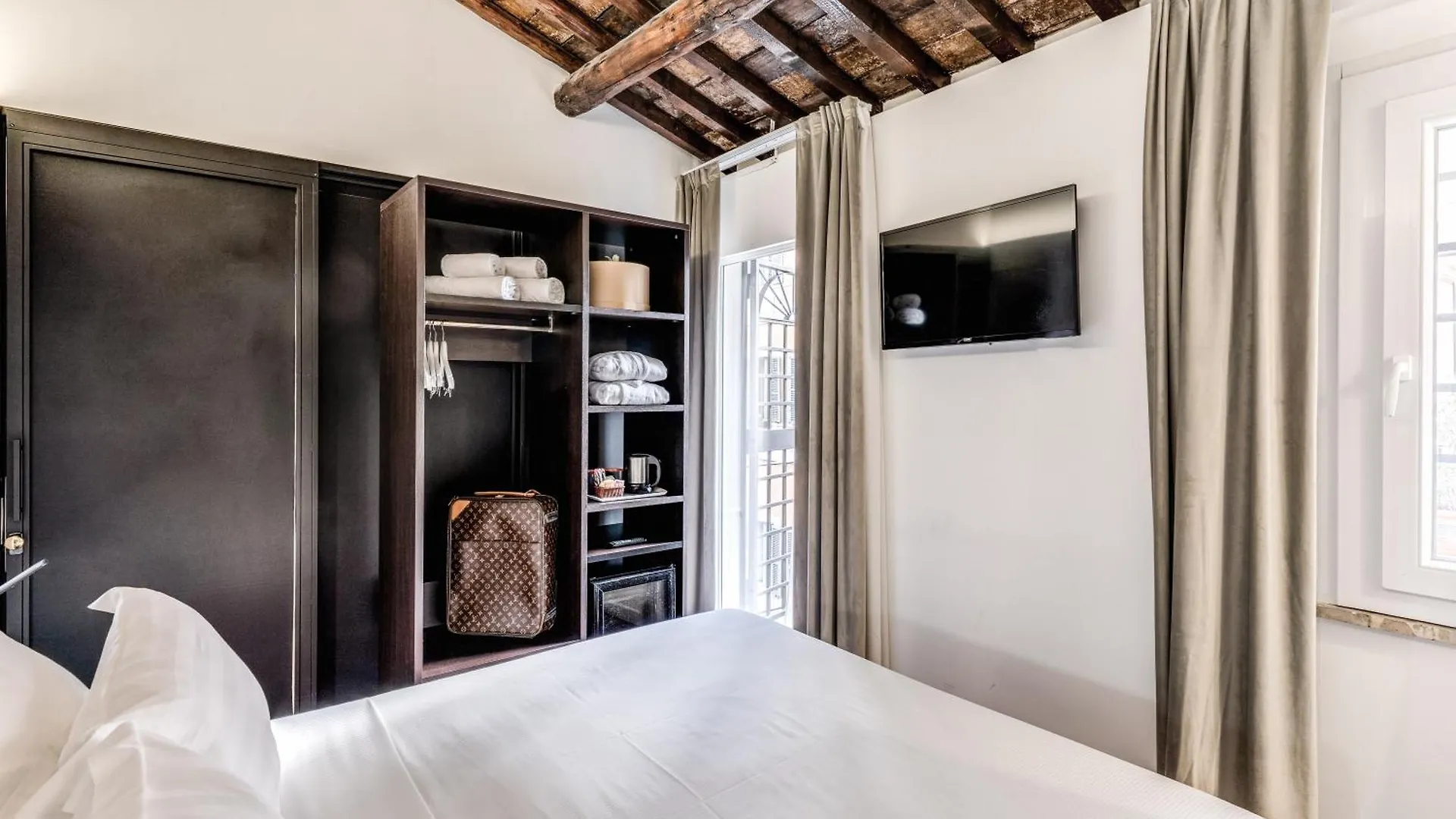 Little Queen Suite Roma Alojamento de Acomodação e Pequeno-almoço